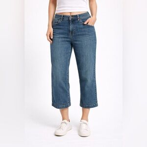 Crazy horse a Liz Claiborne Company Cropped American Stretch Jeans